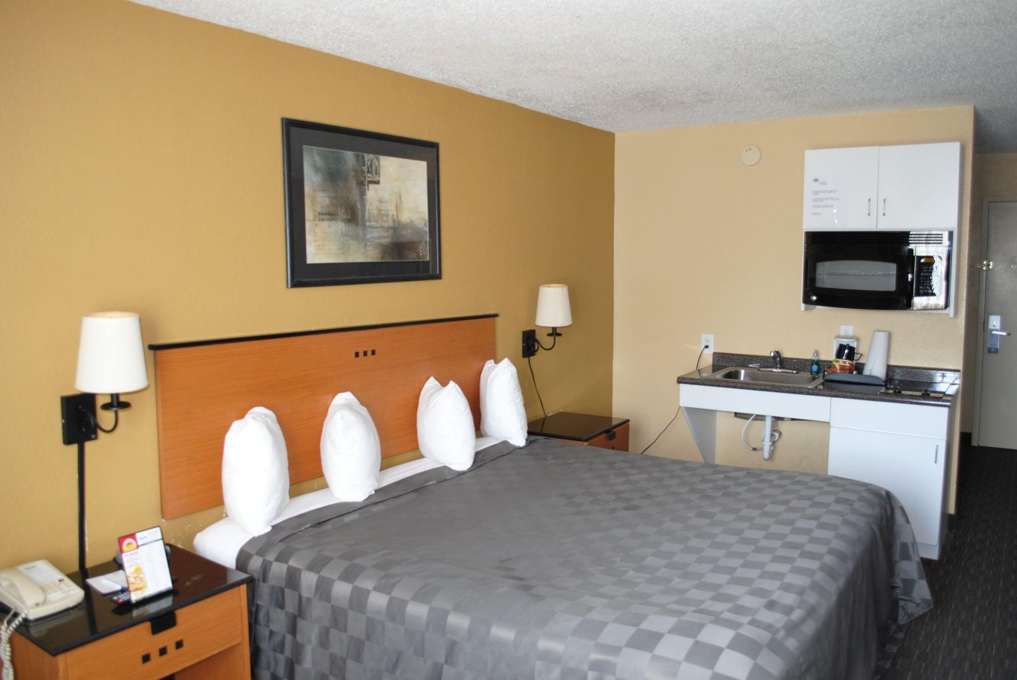 Suburban I-95 Hotel 2*
