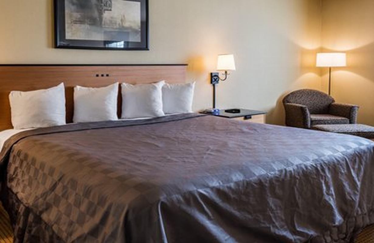Suburban I-95 Hotel Chester