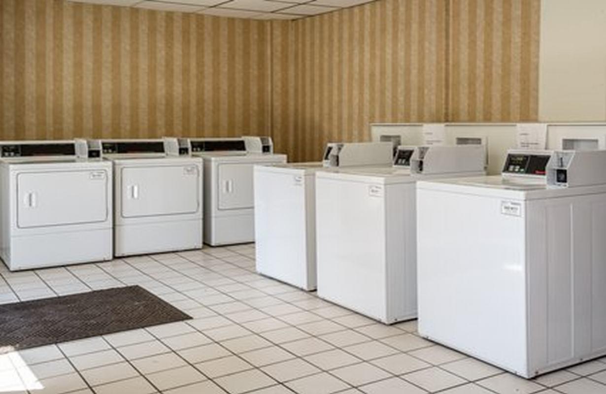 Suburban I-95 Hotel Chester