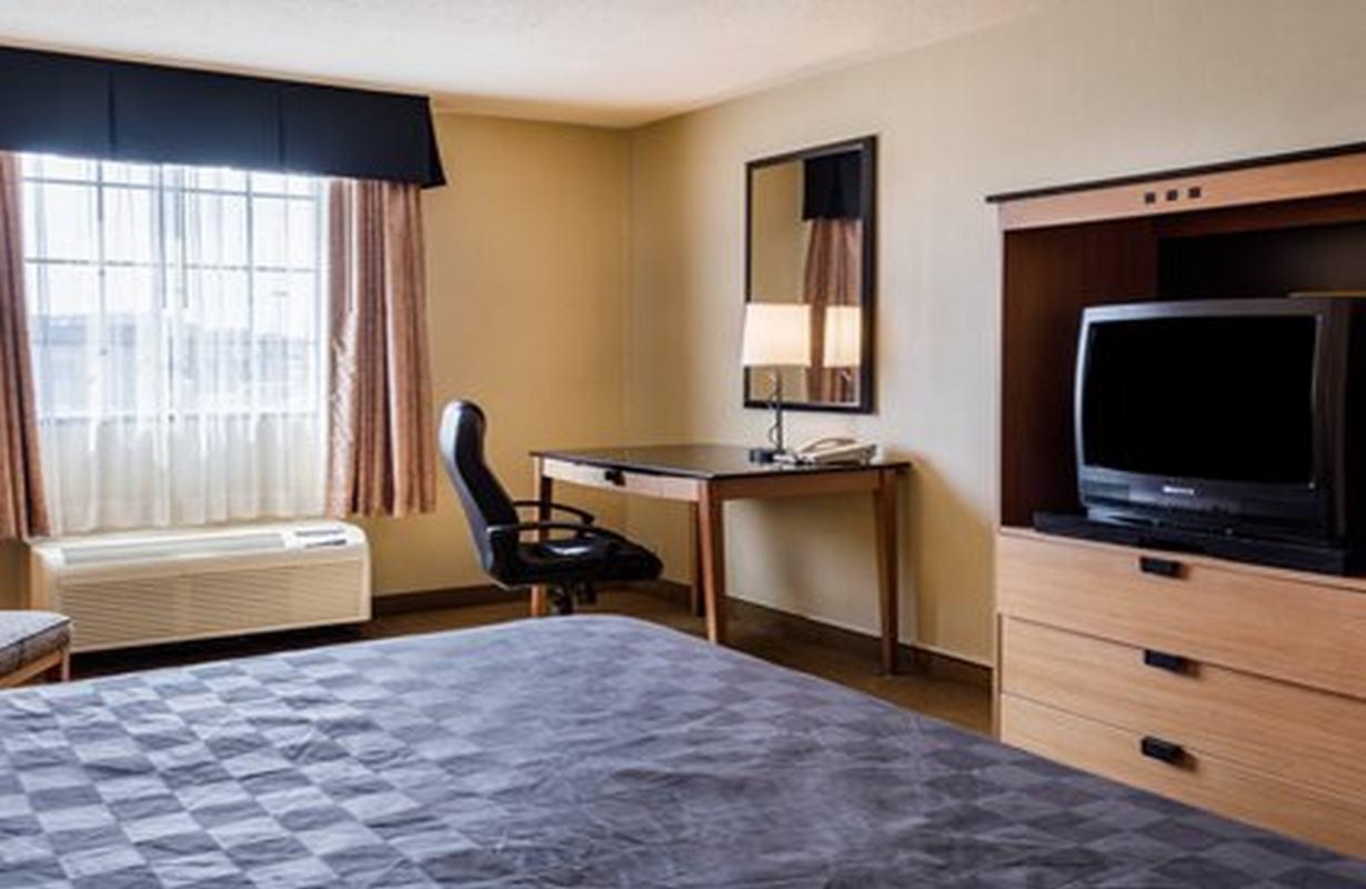 Suburban I-95 Hotel 2*