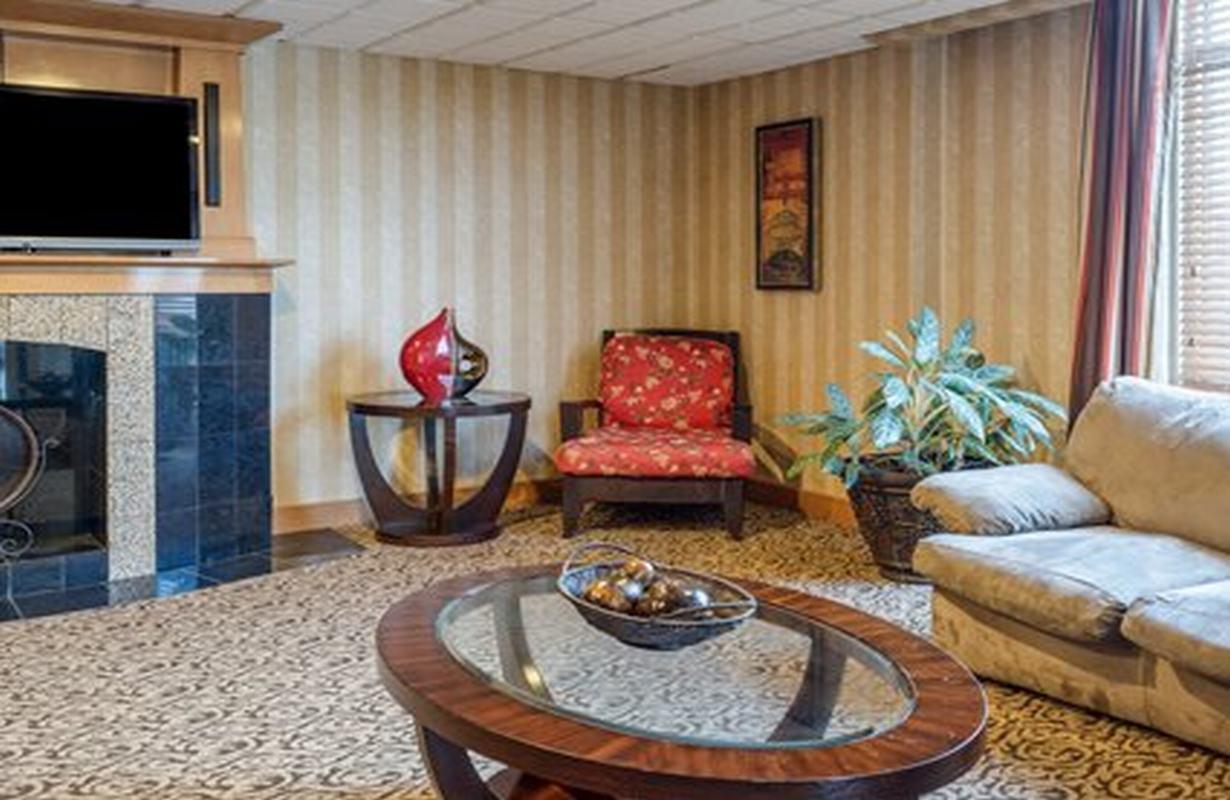 Suburban I-95 Hotel 2*