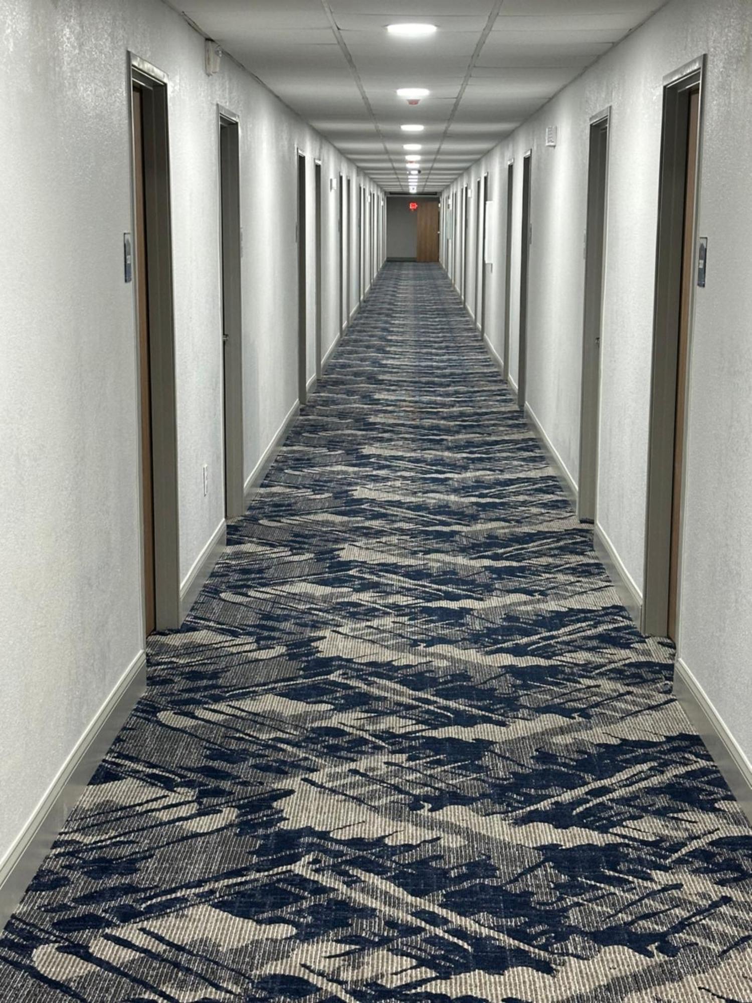 Suburban I-95 Hotel