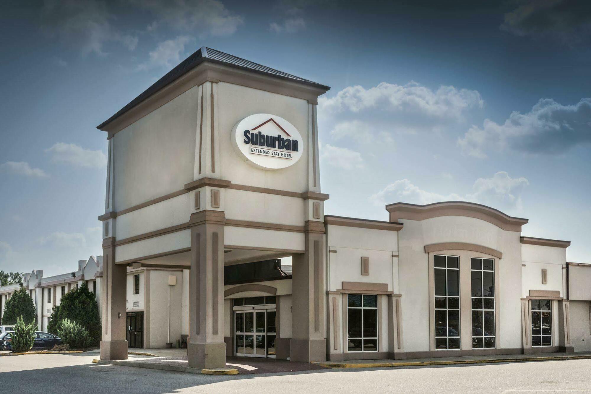 Suburban I-95 Hotel 2*