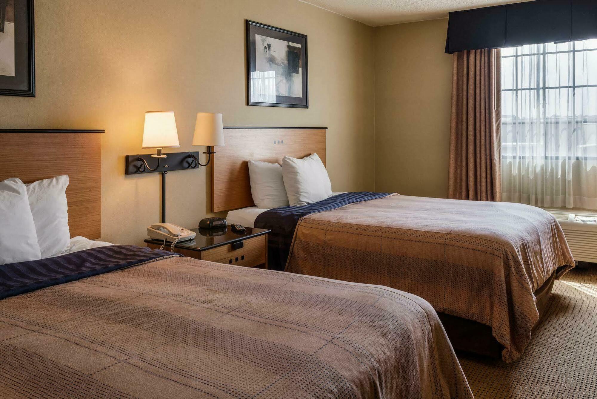Suburban I-95 Hotel
