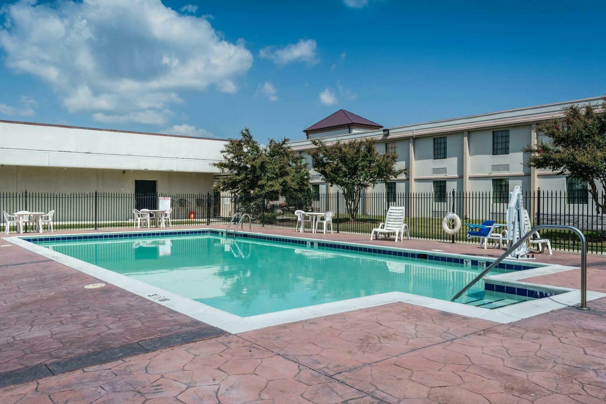 Hotel Suburban I-95