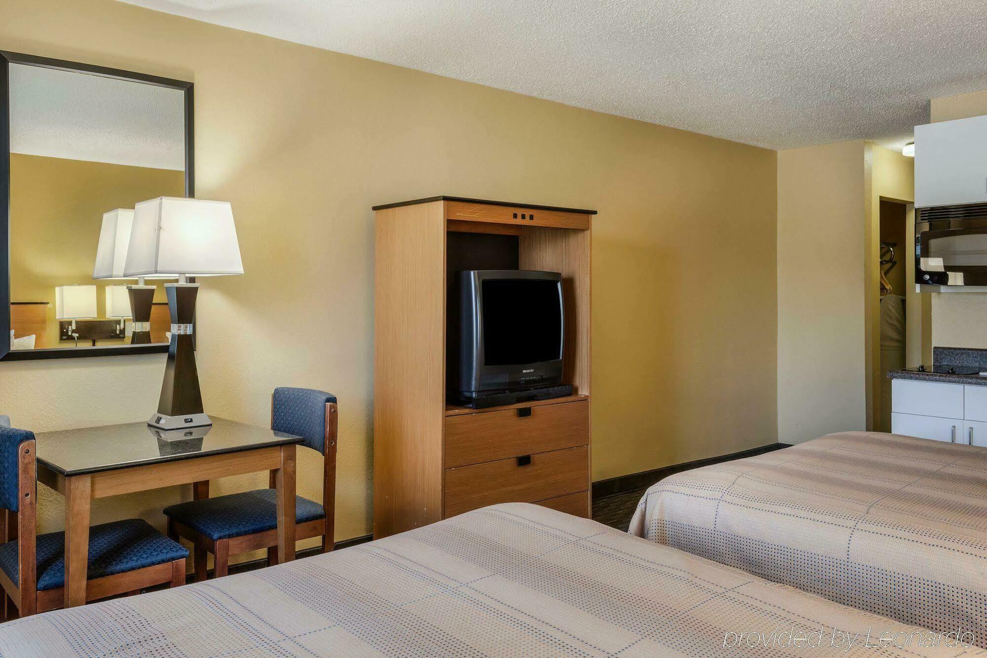 Hotel Suburban I-95